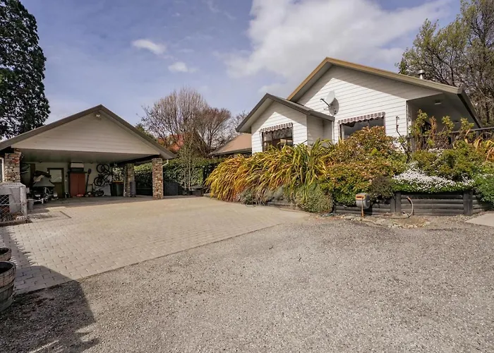 Springs Retreat | Bbq, Parking And
