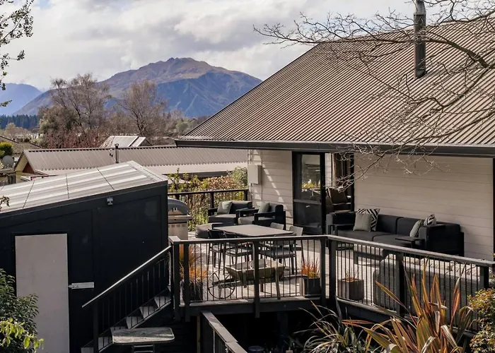 Springs Retreat | Bbq, Parking And